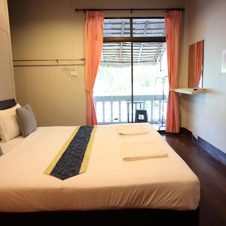 Marina Hut Guest House Koh Lanta Ngoại thất bức ảnh