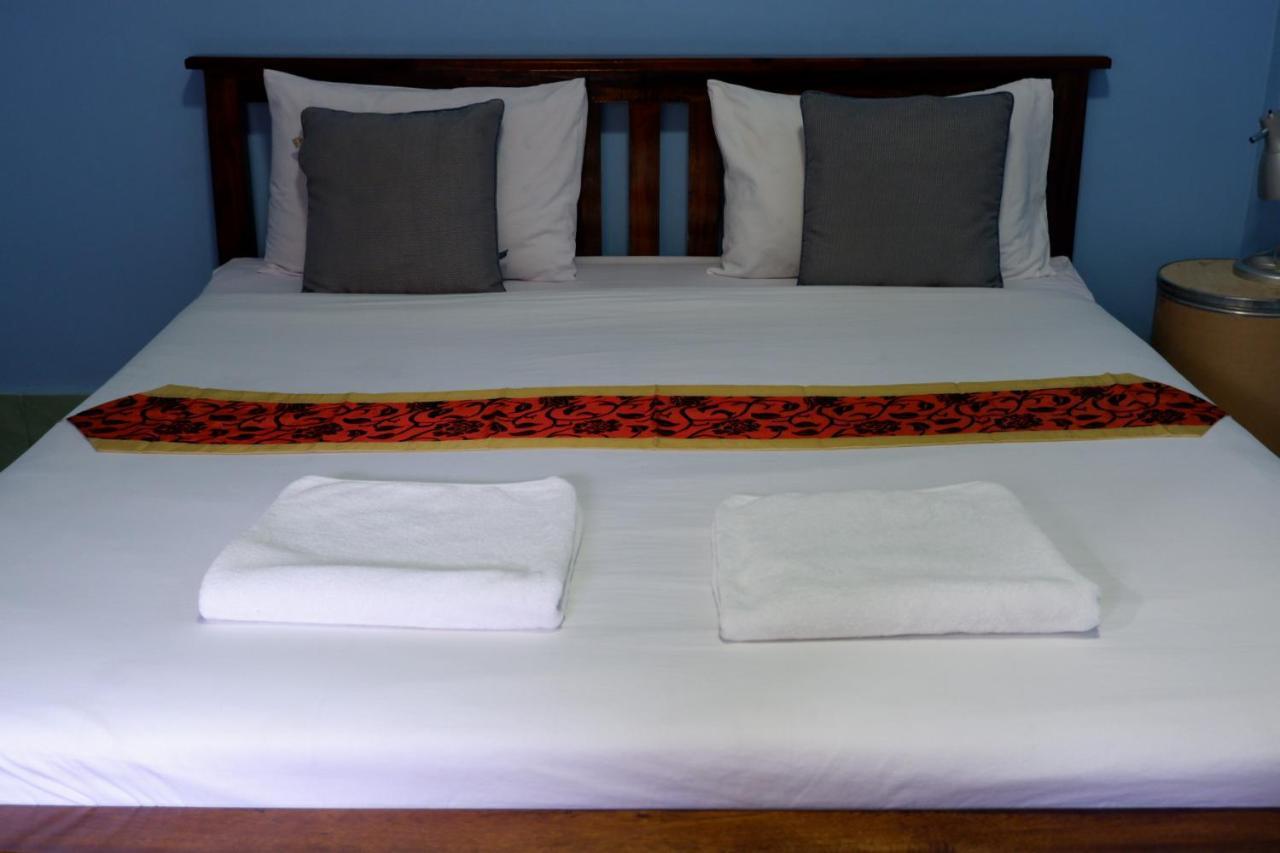 Marina Hut Guest House Koh Lanta Ngoại thất bức ảnh