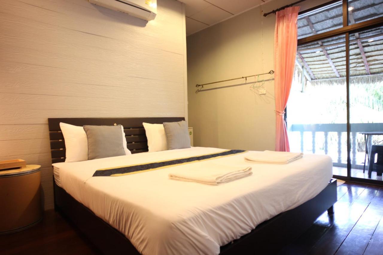Marina Hut Guest House Koh Lanta Ngoại thất bức ảnh